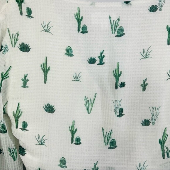 Superdown Revolve Cheyenne Crop Faux Wrap Surplus Top in White Cactus Print XS - Picture 12 of 16